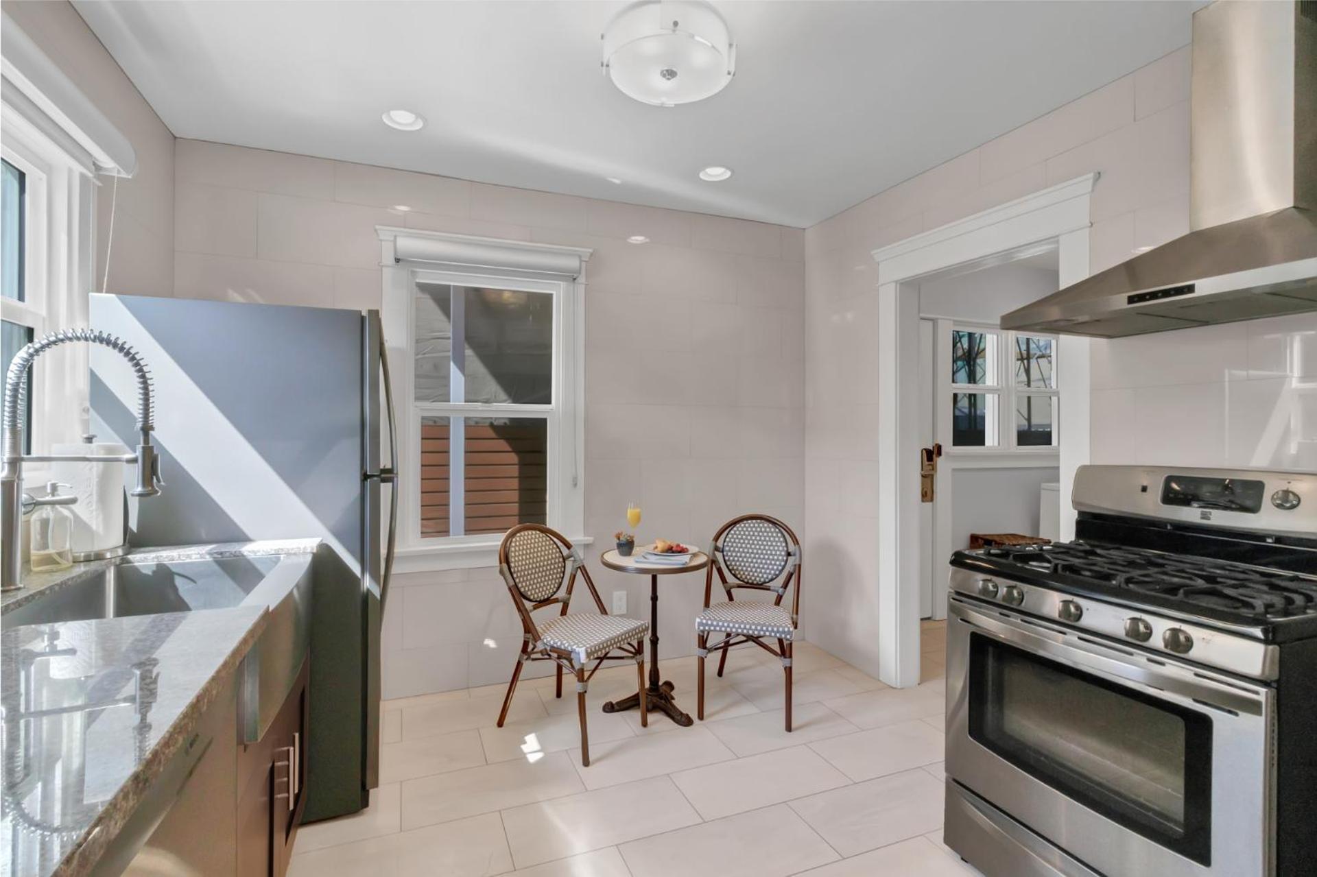 East Village Apartments Лонг Бийч Екстериор снимка