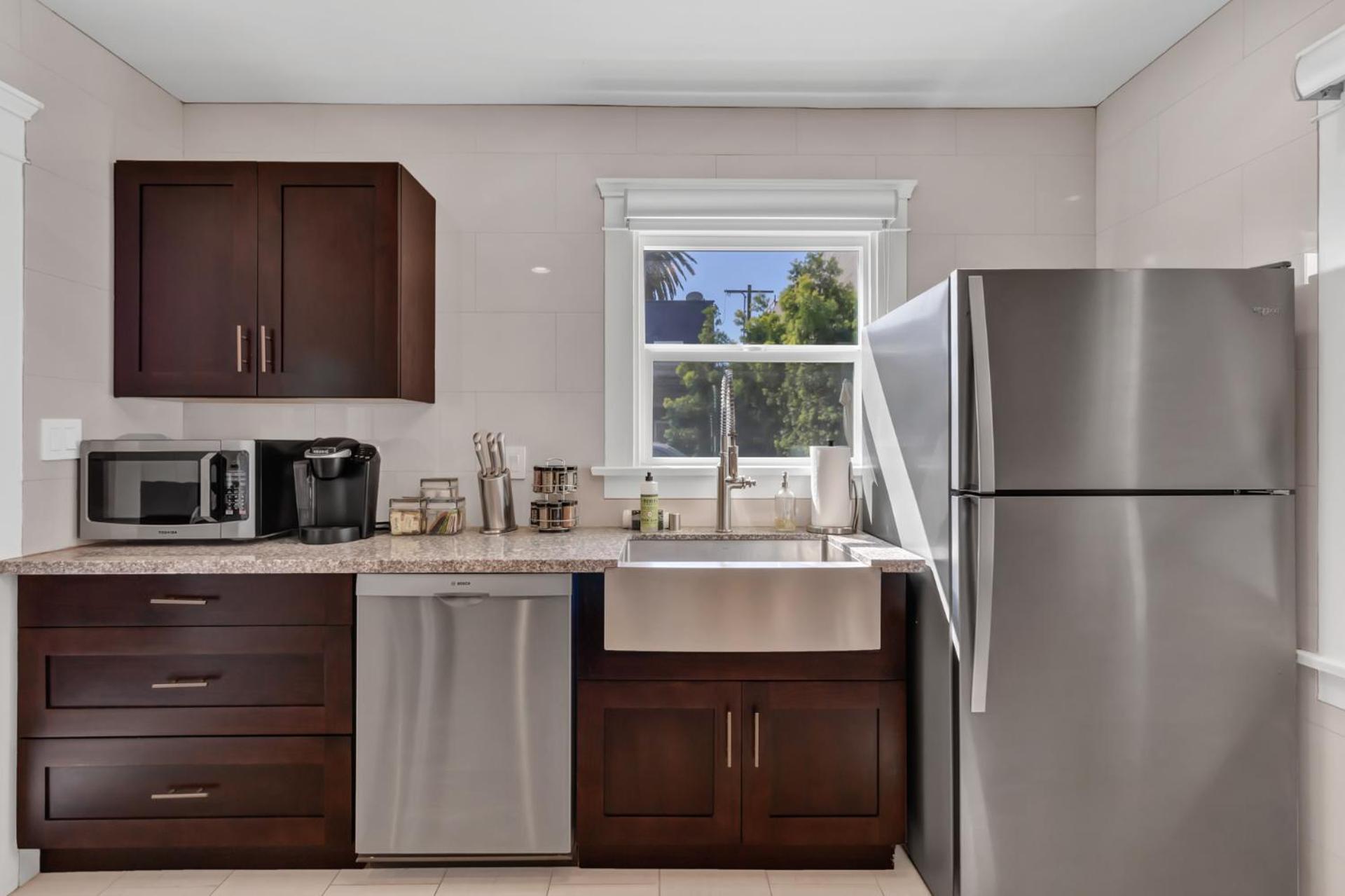 East Village Apartments Лонг Бийч Екстериор снимка