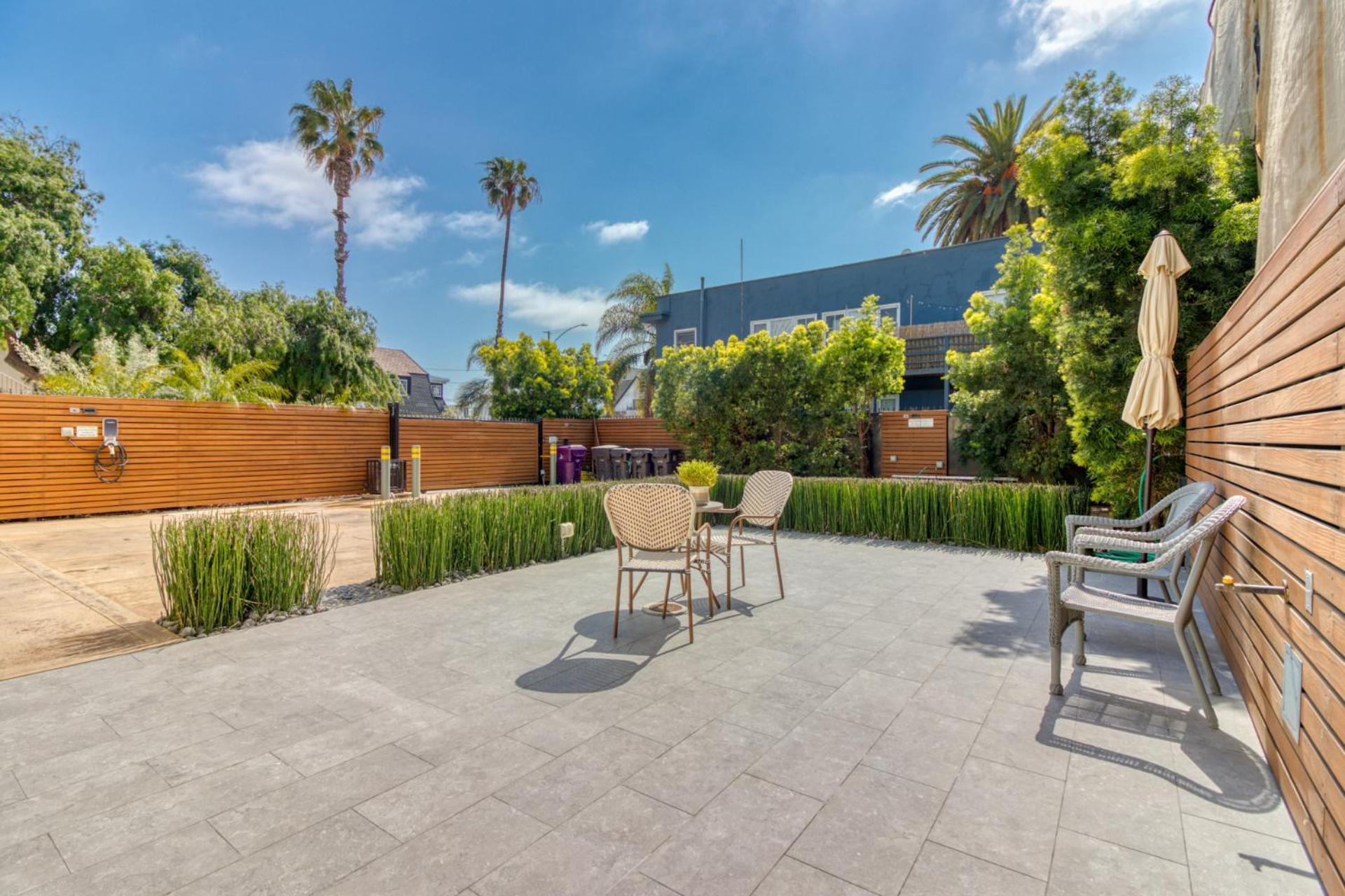 East Village Apartments Лонг Бийч Екстериор снимка